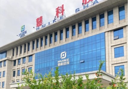 五月石榴紅勝火，花團錦簇滿慧科！